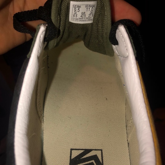 Vans - Picture 7 of 7